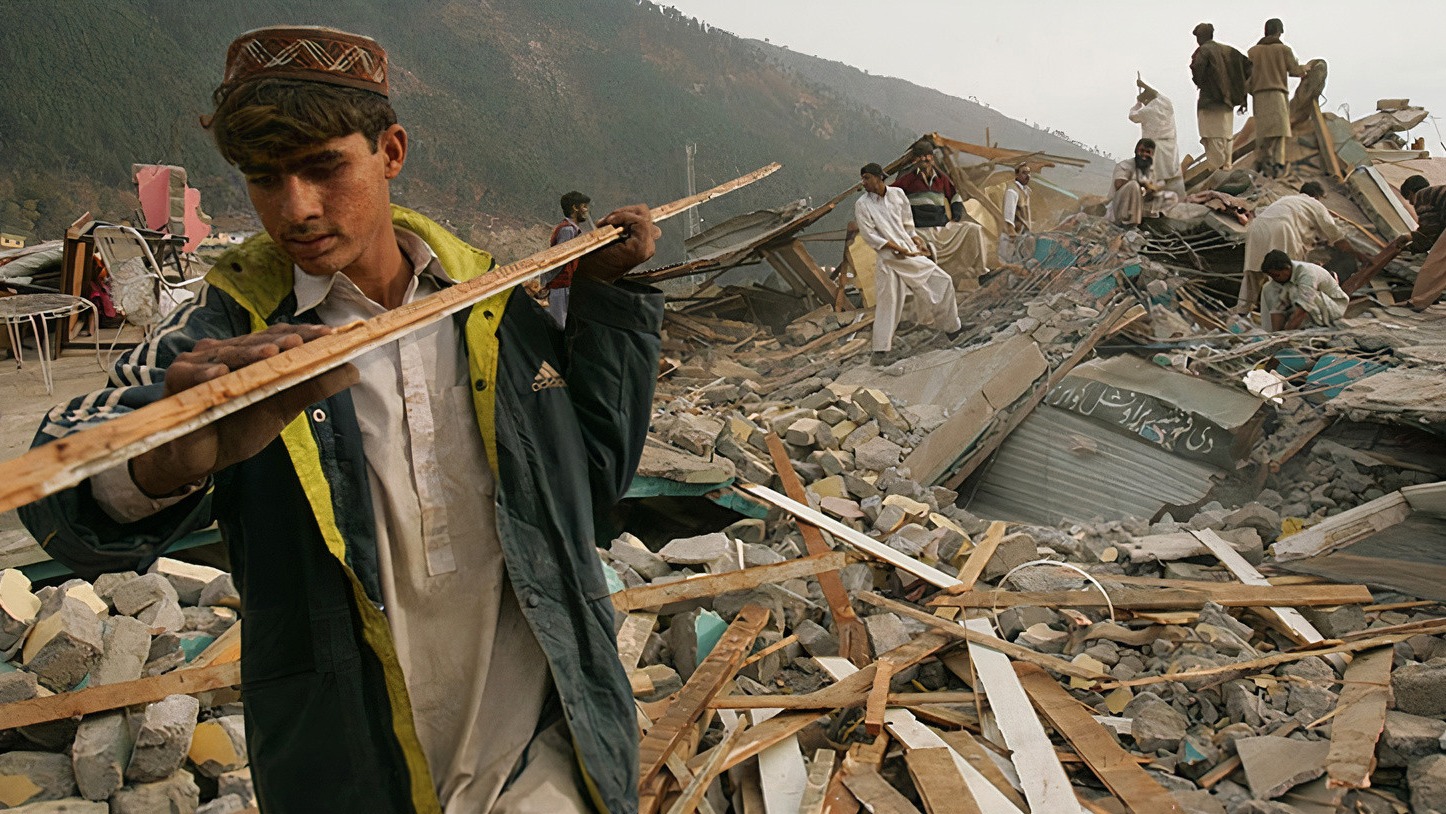 2005 depremi sonrasında Pakistan'da bir yerleşim