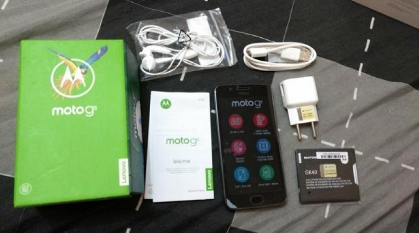Moto G5's Box Contents Displayed!