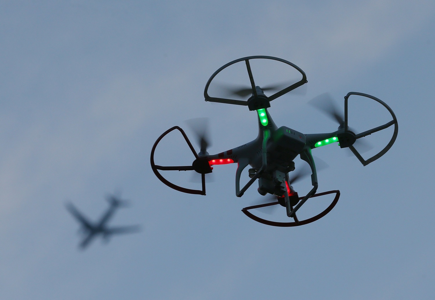 Bir Yolcu Uçağının 30 Metre Üzerinden Drone Geçti