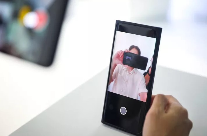Oppo, Ekrana Gömülü Kamera Teknolojisini Tanıttı