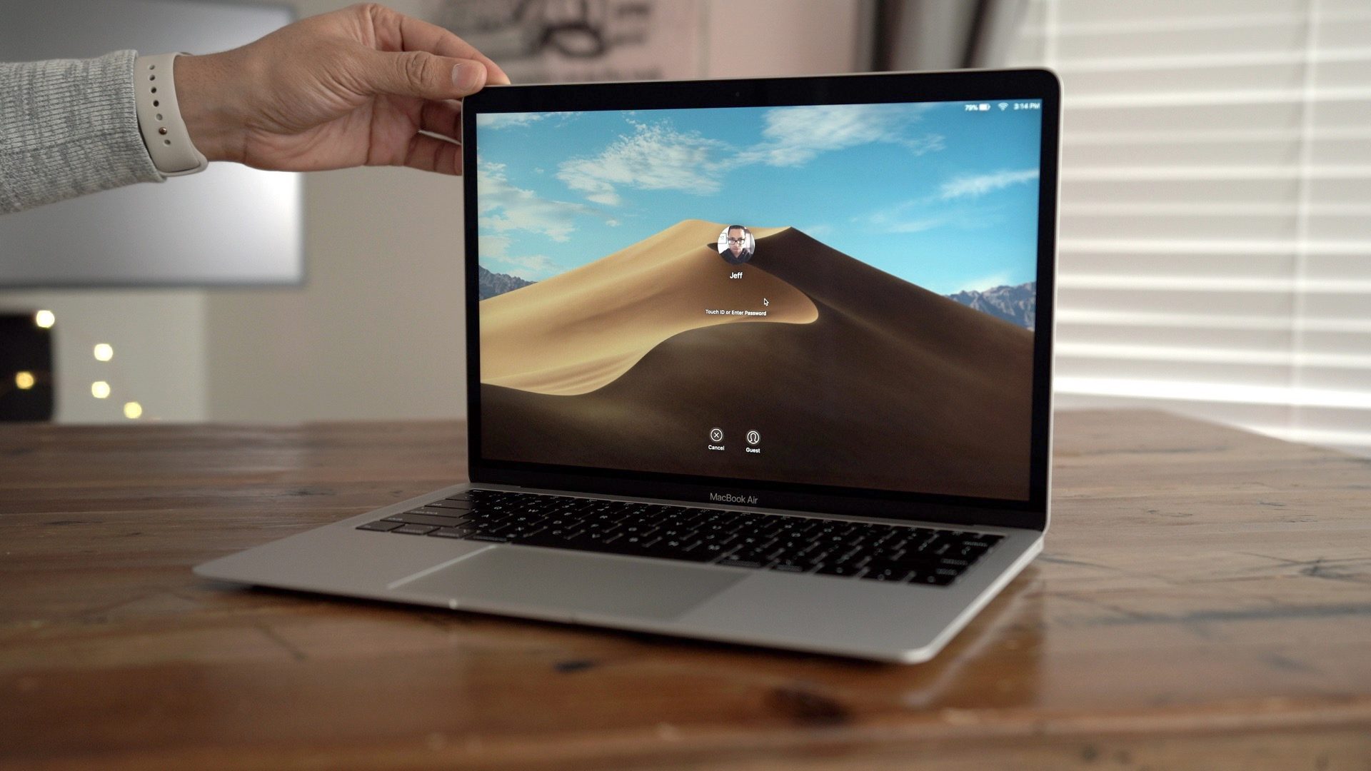 Apple, MacBook Air İçin Ücretsiz Onarım Programı Başlatacak