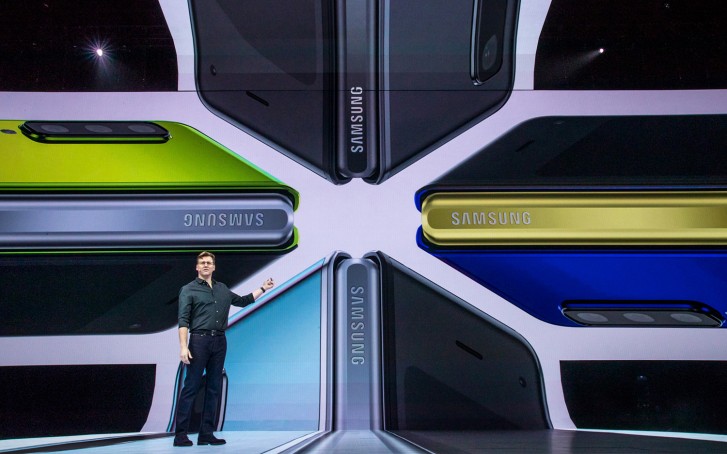 Samsung, Mate X'ten Önce Dışa Katlanan Telefon Çıkaracak