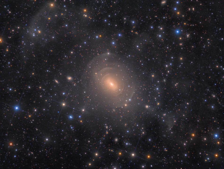 "Shells of Elliptical Galaxy NGC 3923 in Hydra" Galaxies kategorisinin kazananı