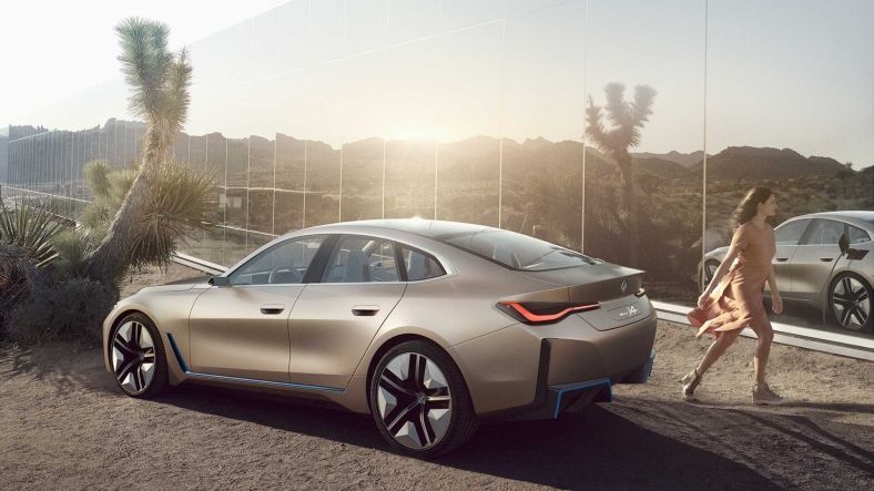 BMW Concept i4'e Yakndan Gz Atmanz Salayan Video!