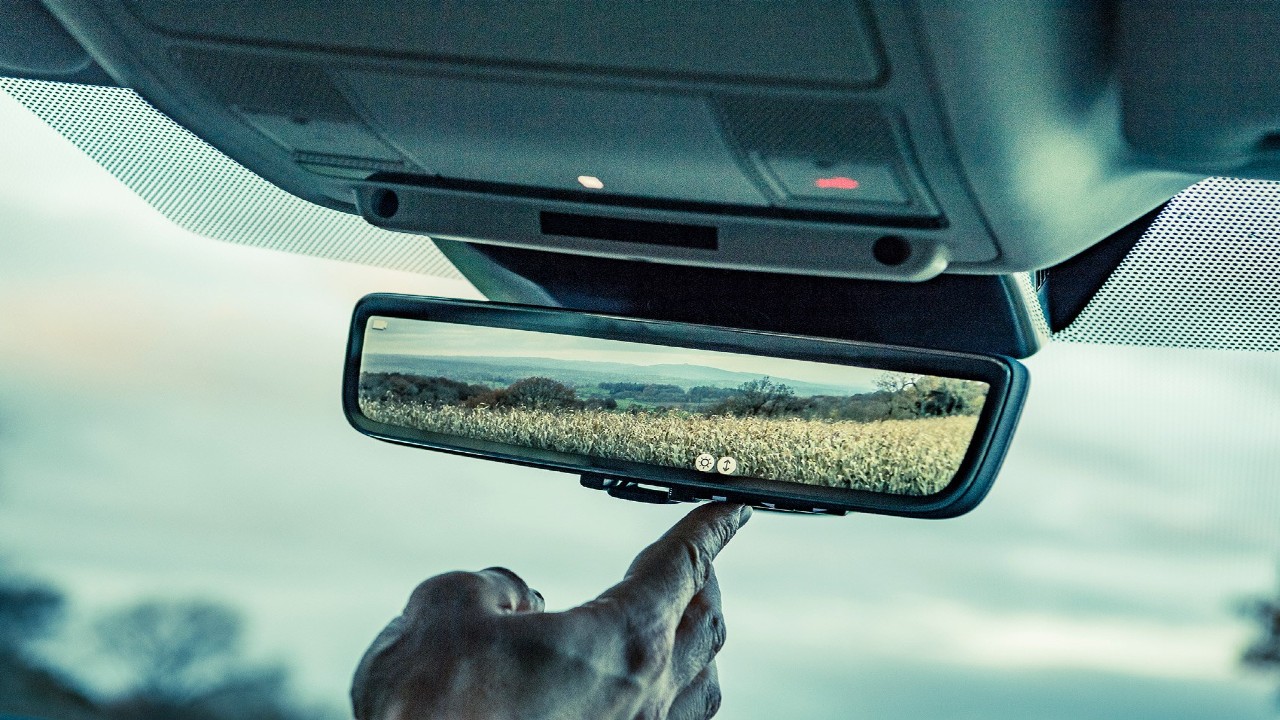 Range Rover Evoque Clearsight rear view mirror