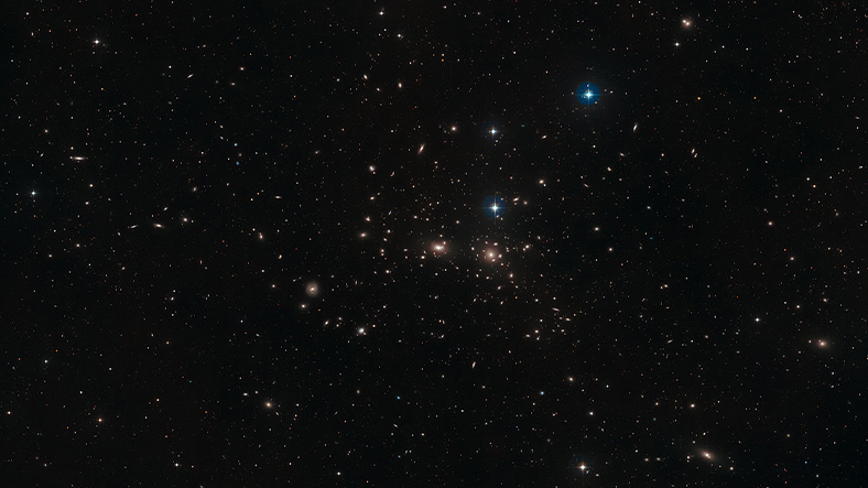 NGC 4889 kara delik