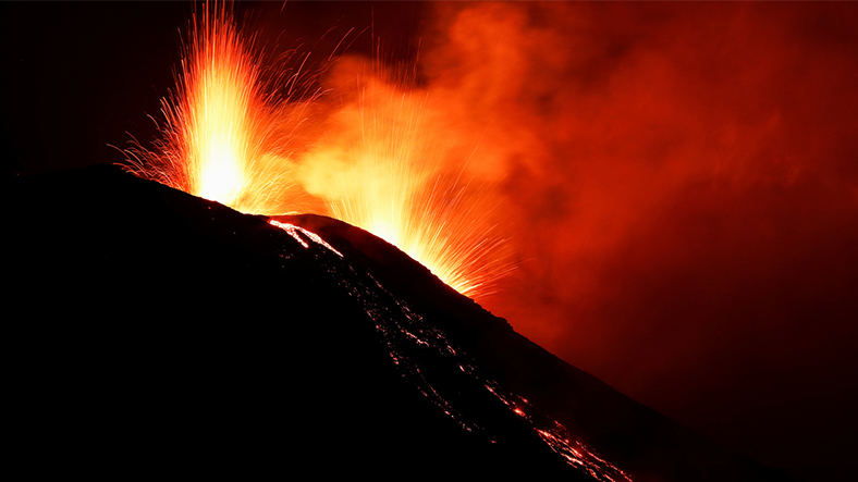 Stromboli Yanardağı'nda patlama