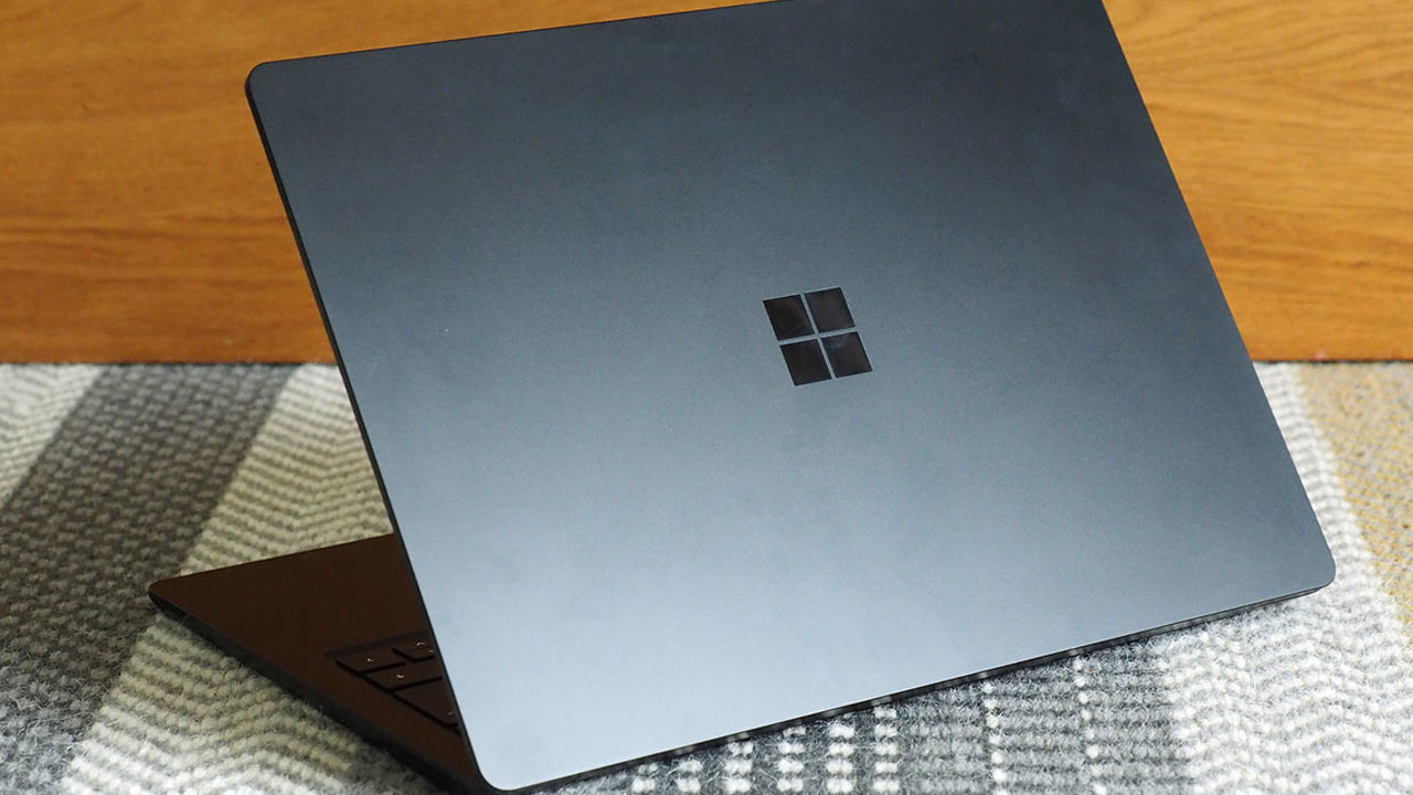 Microsoft, Surface Pro 8'in Başlangıç Modeline Çok Beklediğimiz Bir Seçenek Ekleyecek