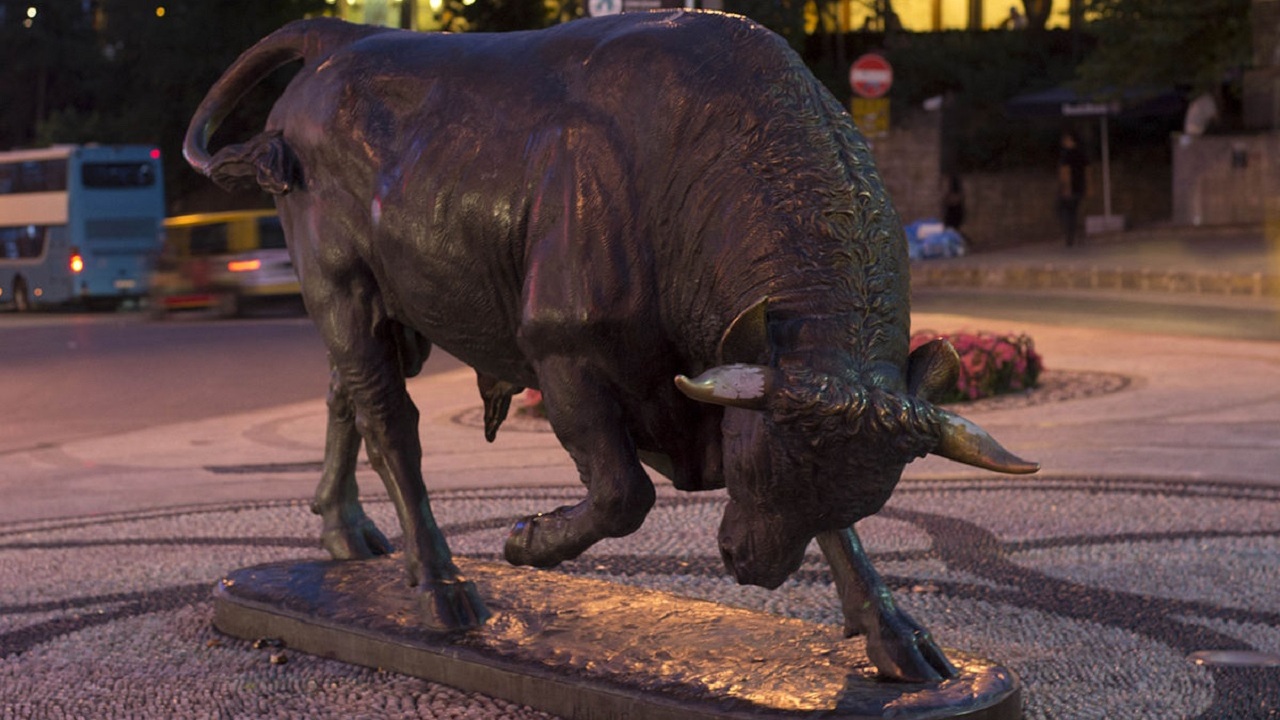 kadikoy bull statue