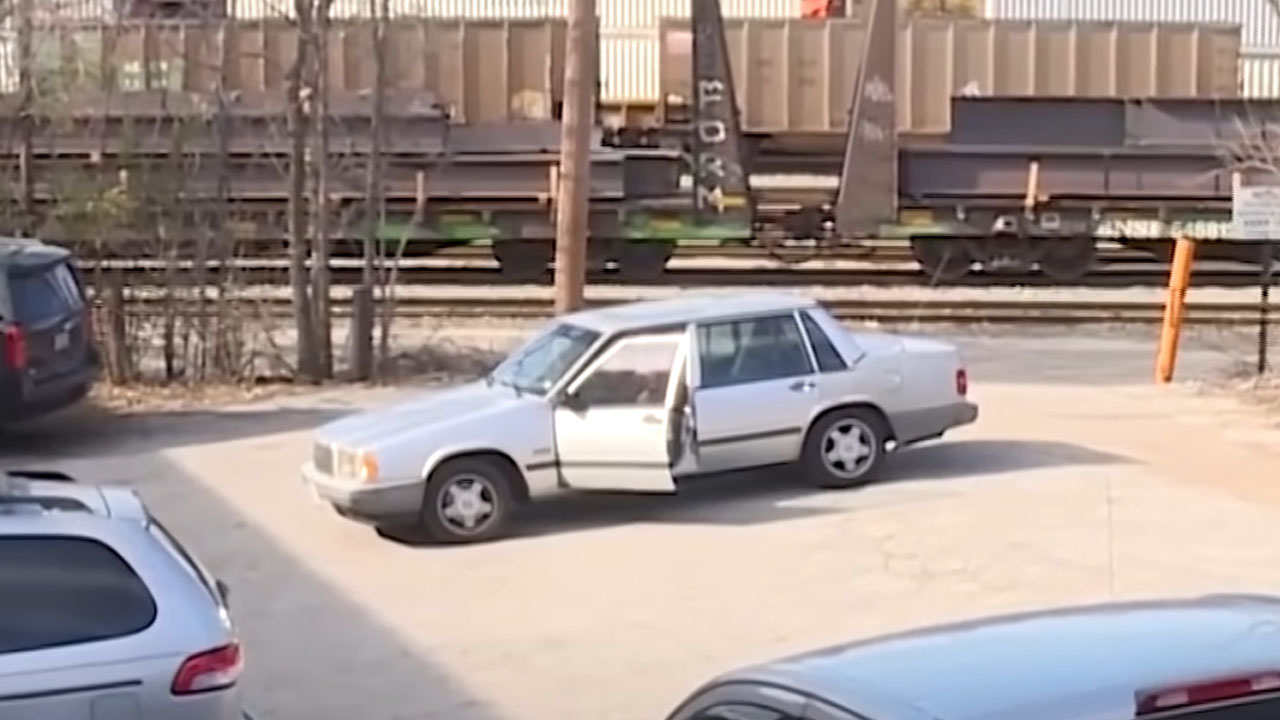 1991 Model Arabasıyla 1,6 Milyon KM Yol Yapan Adama Müthiş Sürpriz Video