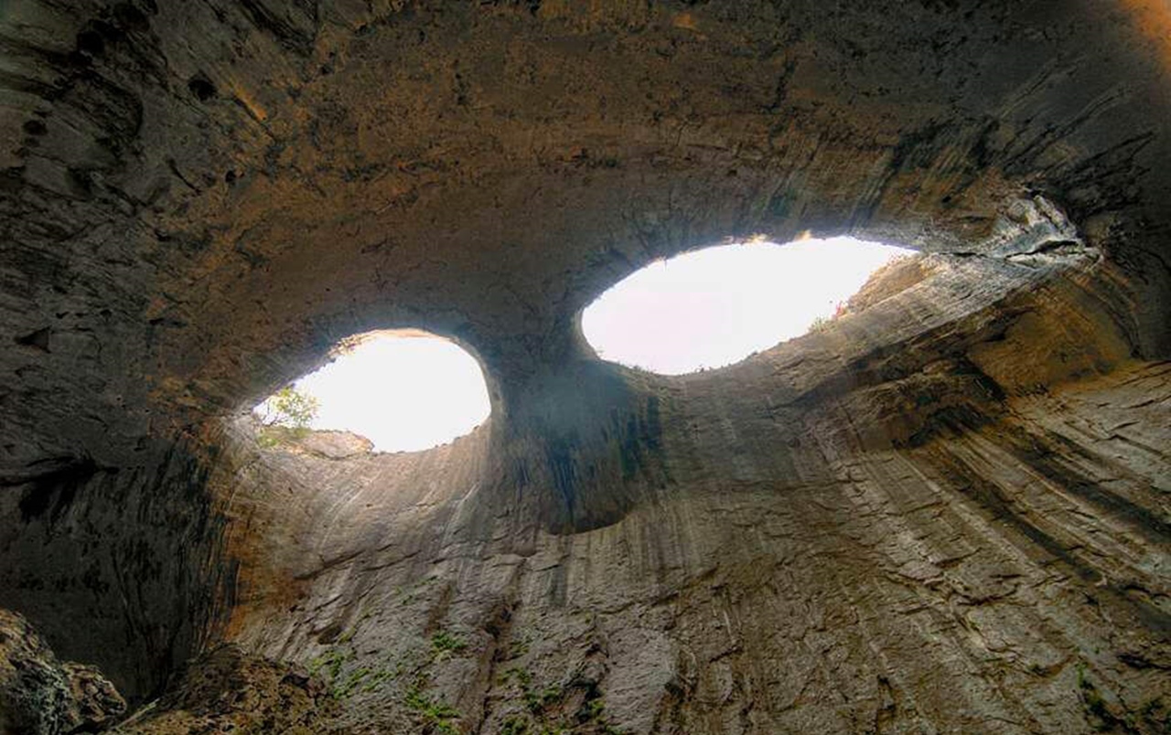 eye shape cave