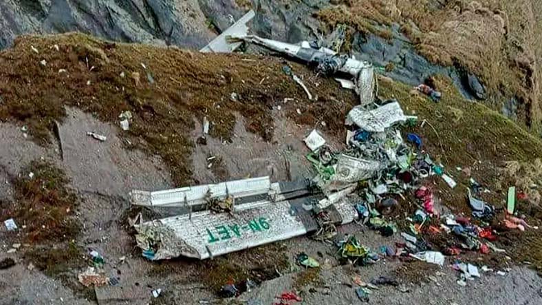 Nepal'de düşen yolcu uçağı