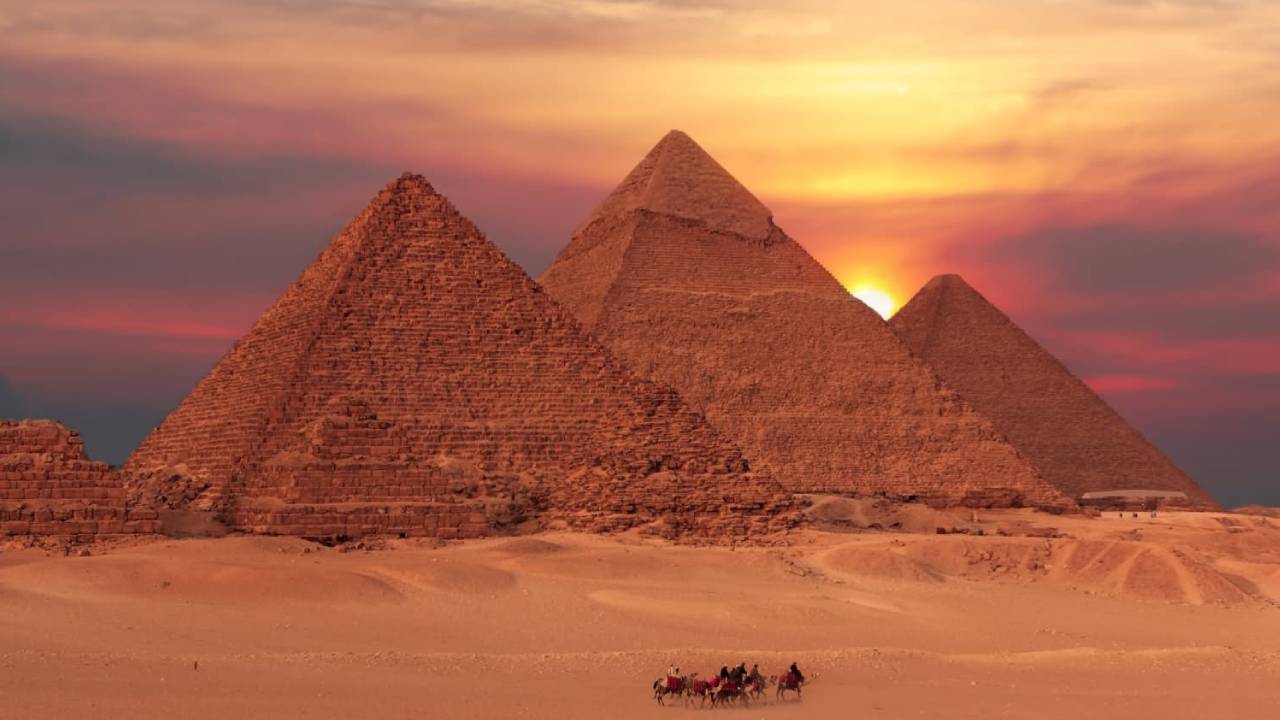 Mısır'daki Piramitlerin İçinde Aslında Ne Var?