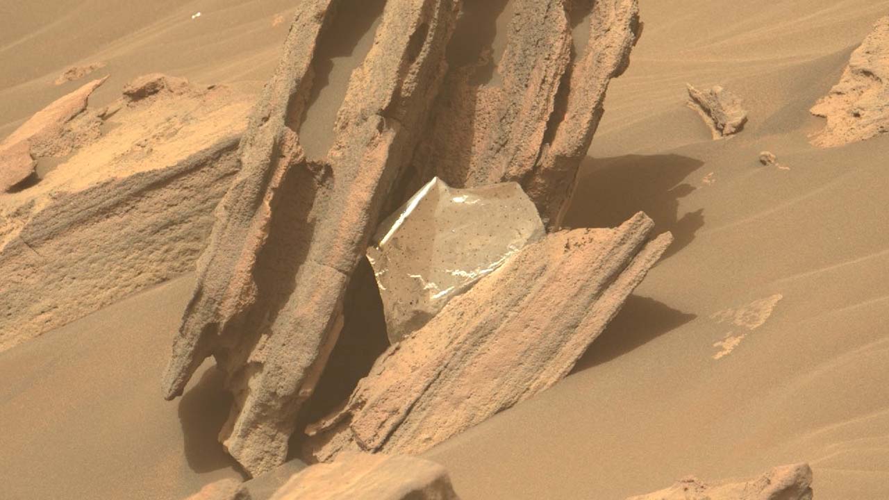 Mars Kaşifi Perseverance, Gezegeni Keşfetmeye Çalışırken İnsan Çöpü Buldu