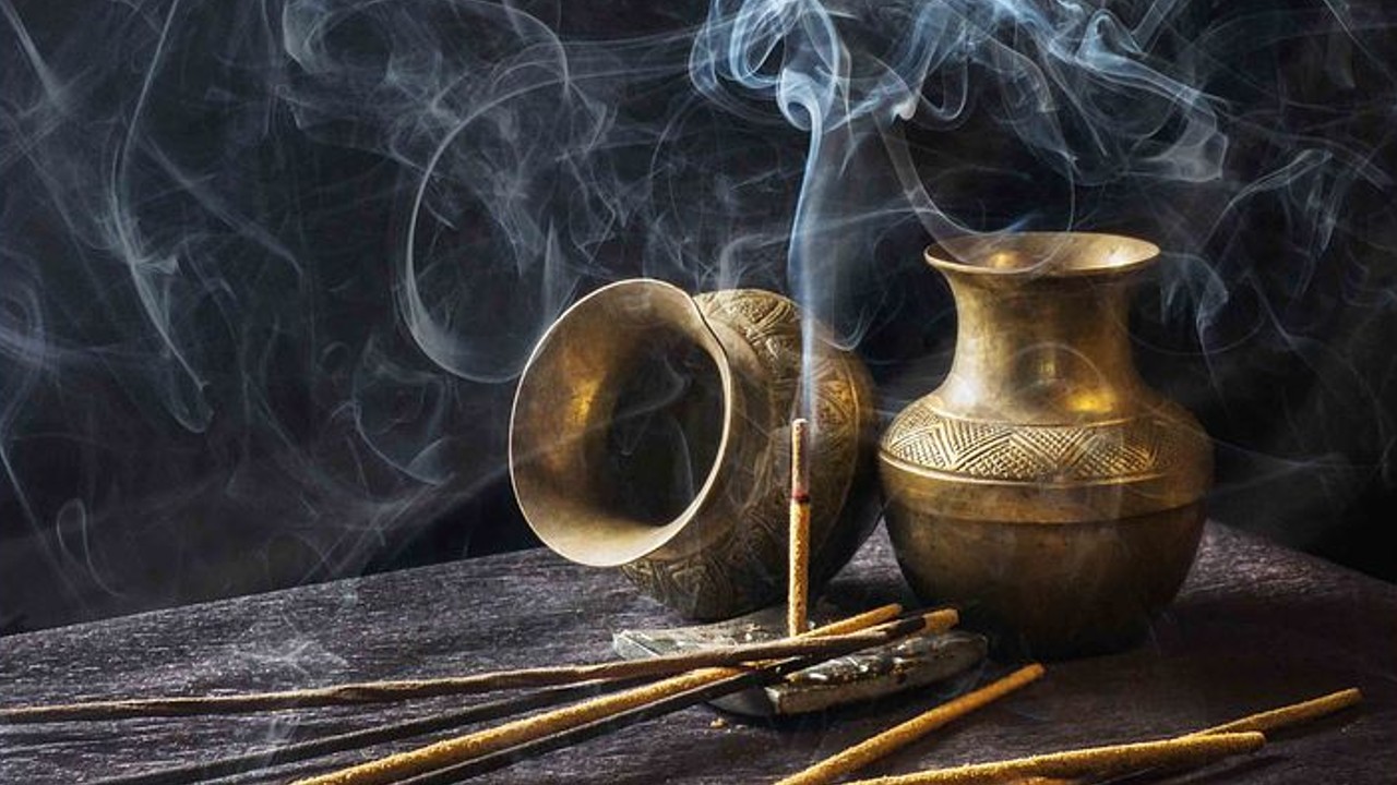 İlk Kimin Aklına Geldi Kokuları Şişelere Koyup Adına 'Parfüm' Demek? İşte Parfümün 6000 Yıllık Tarihi...