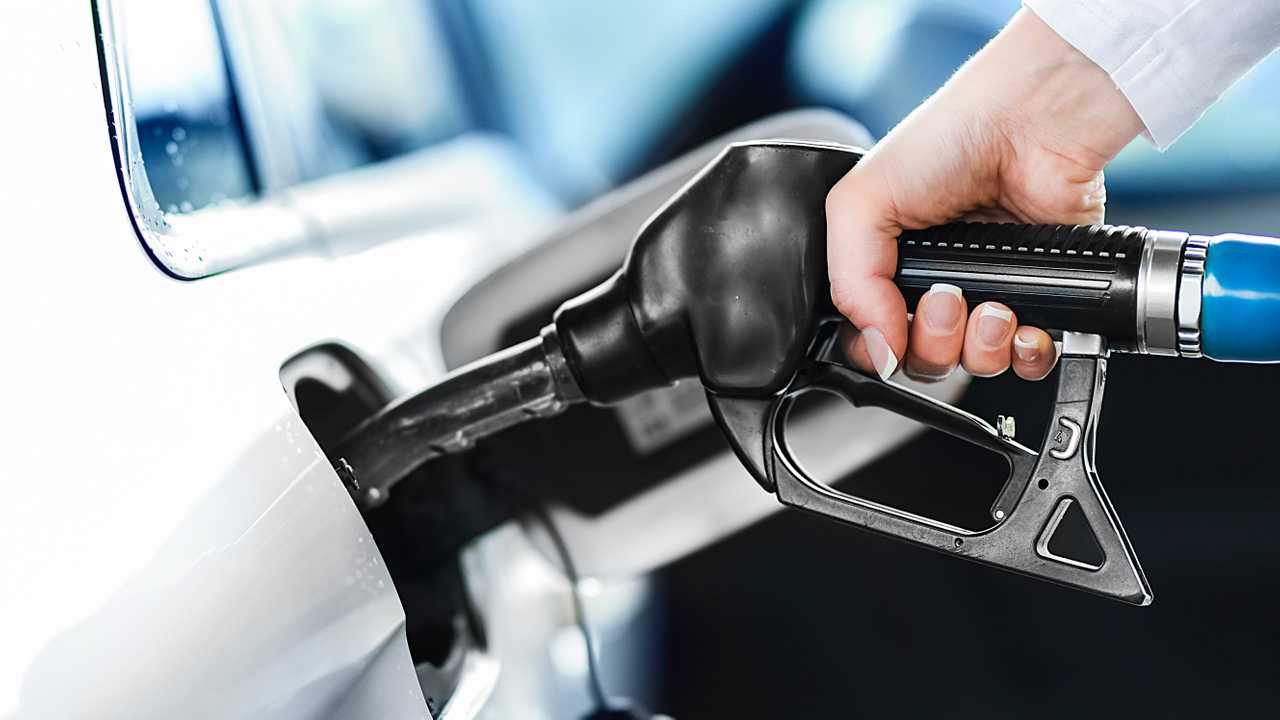 Benzine İndirim, LPG'ye Zam Geldi: Benzin Depoları 77 Lira Ucuza Dolacak!