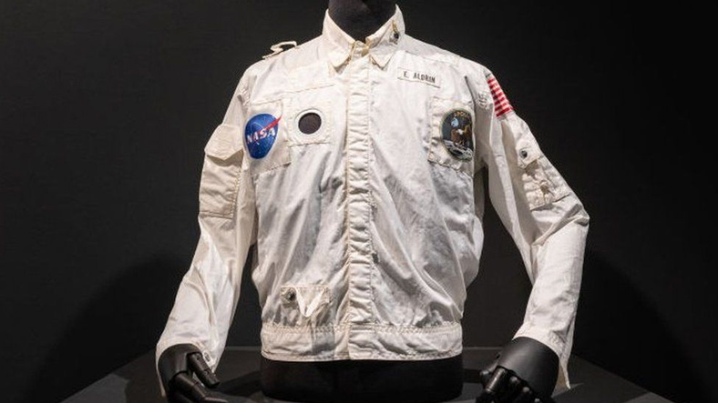 Buzz Aldrin'in Ay'da Giydiği Ceket, Rekor Fiyata Satıldı!