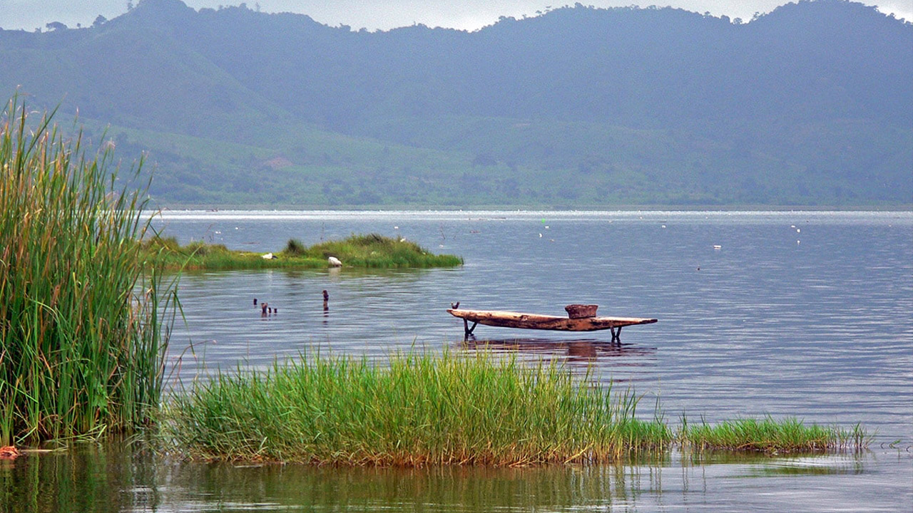 Bosumtvi Lake