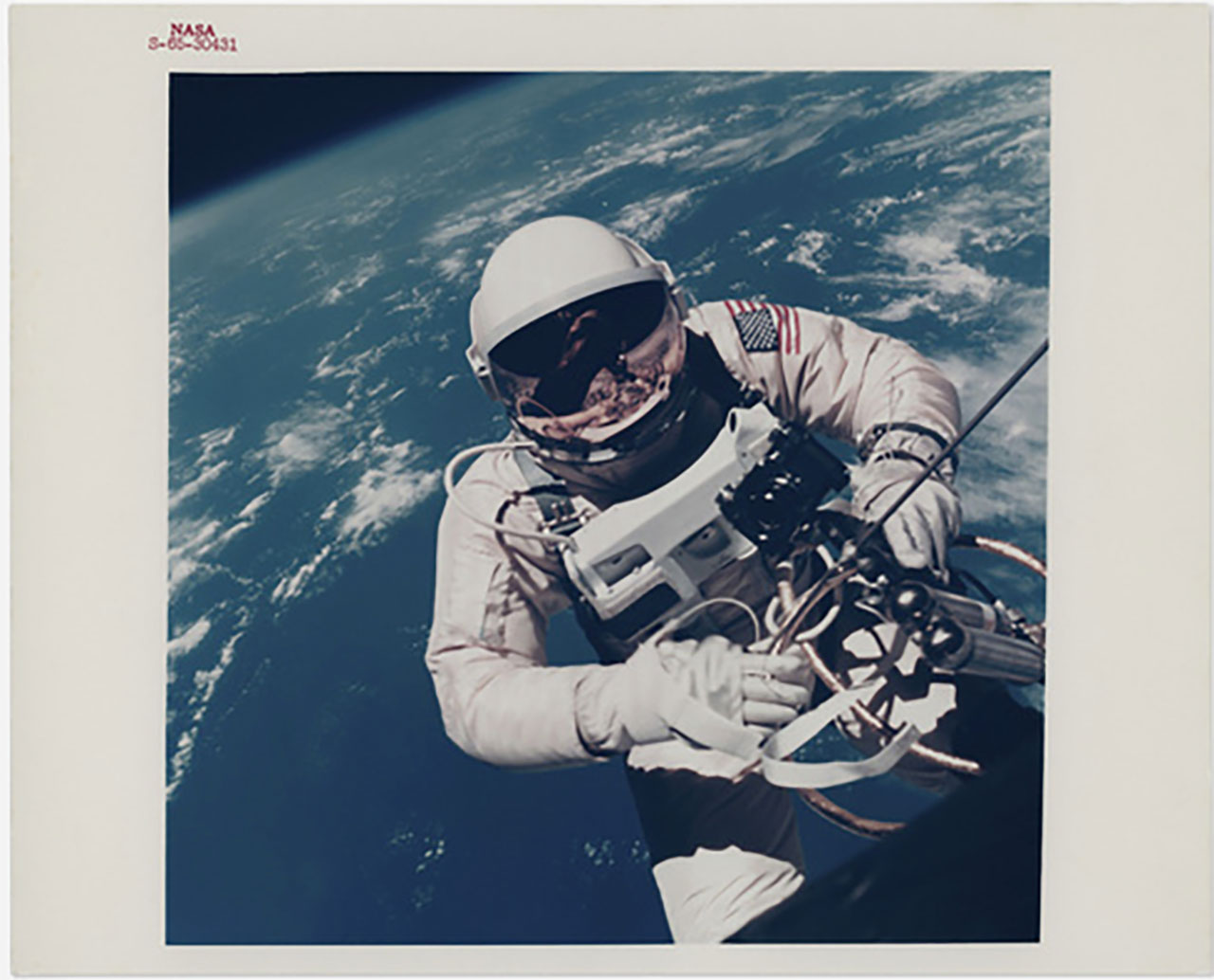 Bir insanın uzaydayken çekilen ilk fotoğrafı