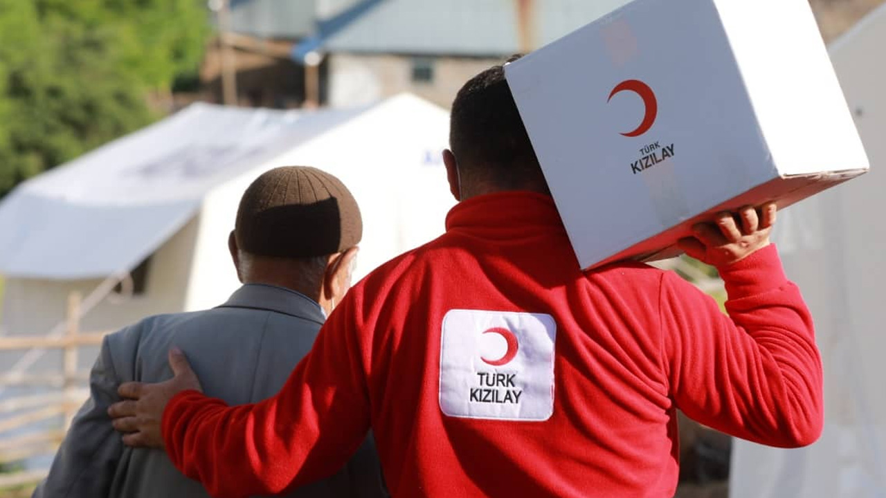 Red Crescent Volunteer