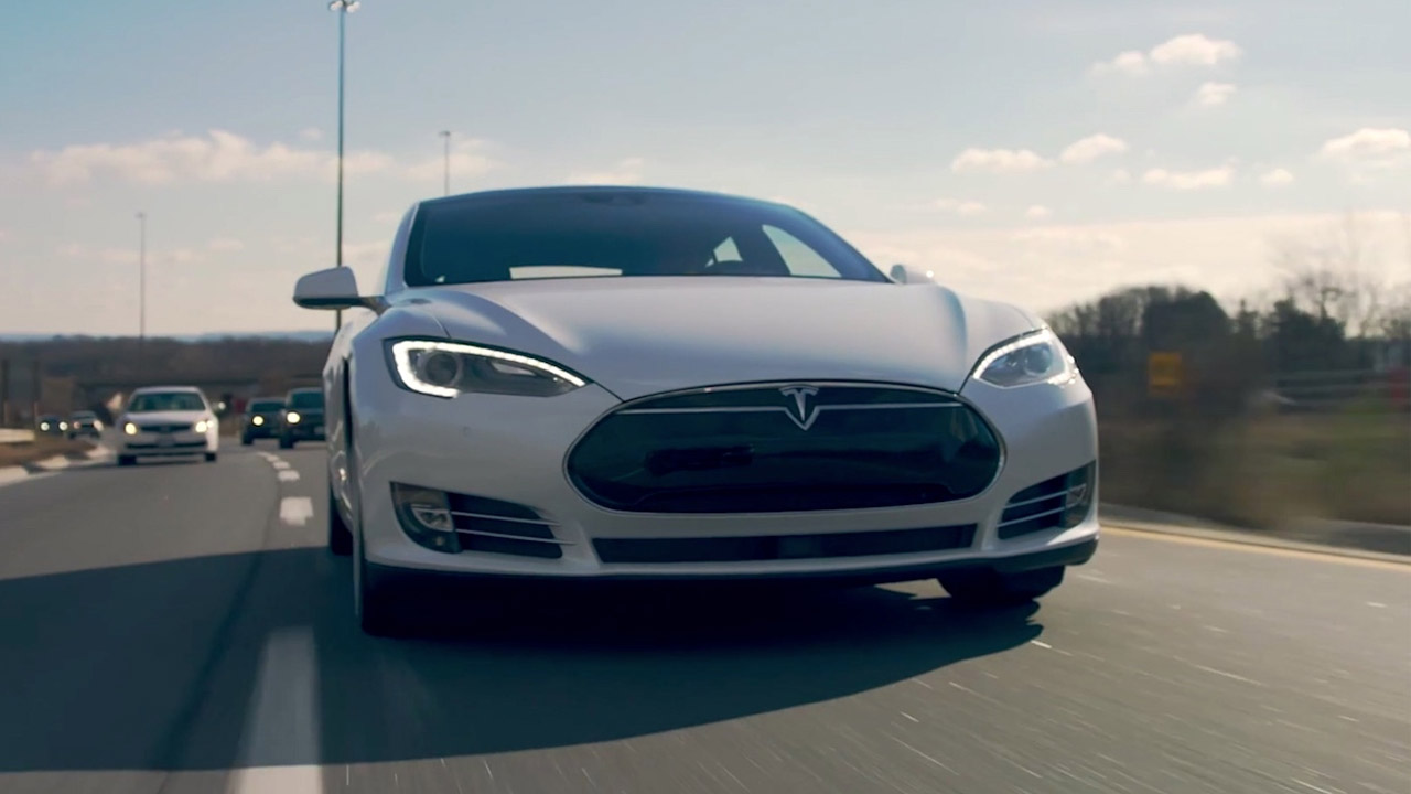 Tesla otonom sürüş sistemi