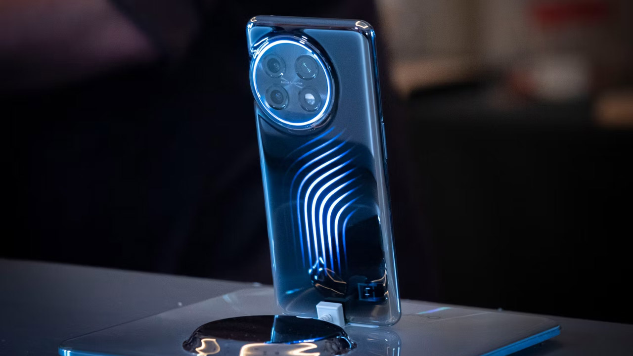 OnePlus 11 liquid cooling system