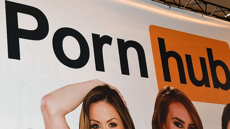 Pornhub çatı şirketi satıldı