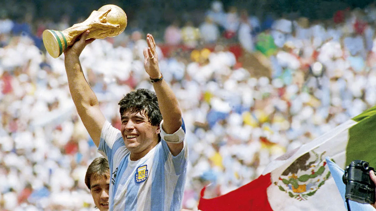 Maradona holding the world cup