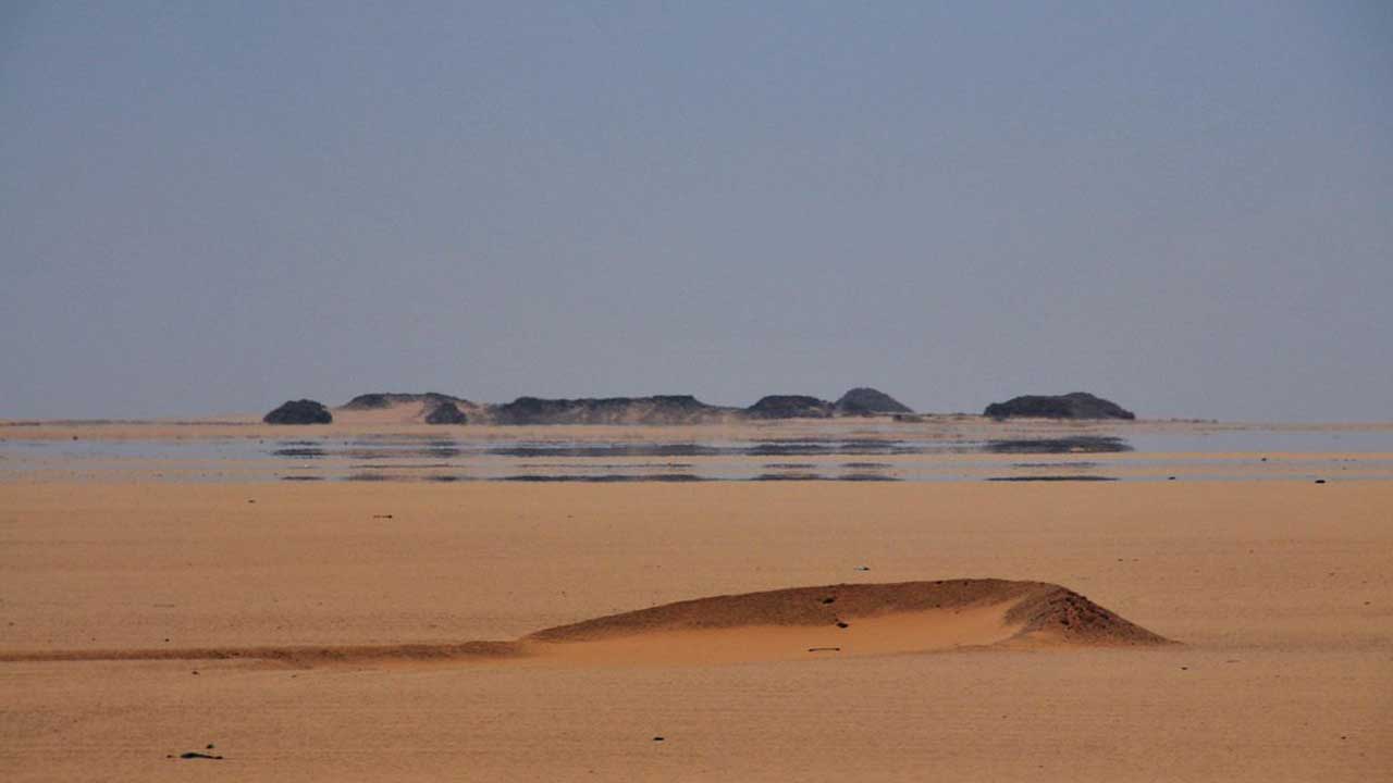 Миржи. Мираж в Аравийской пустыне. Мираж Египет пустыня. Мираж природное явление. Нижний Озерный Мираж.