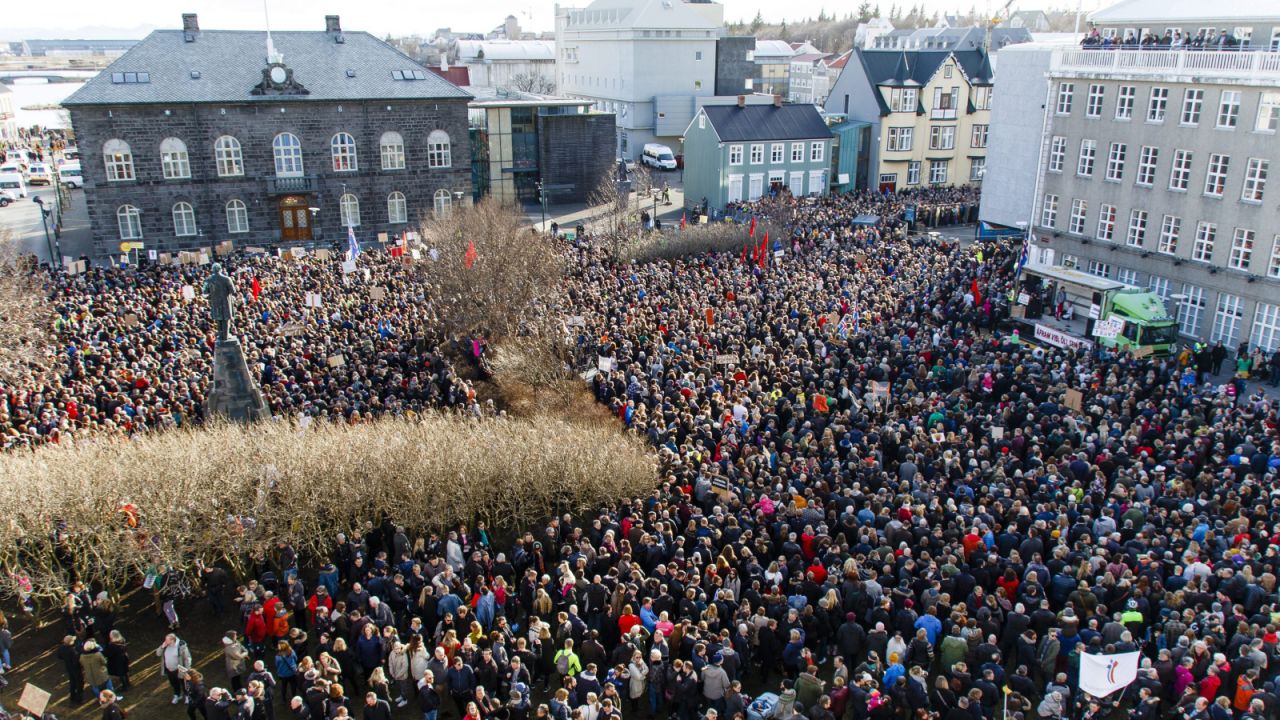 izlanda'da bir kalabalık