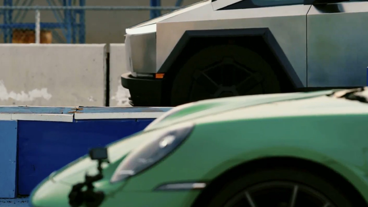 Tesla Cybertruck Porsche 911 ile yarıştı