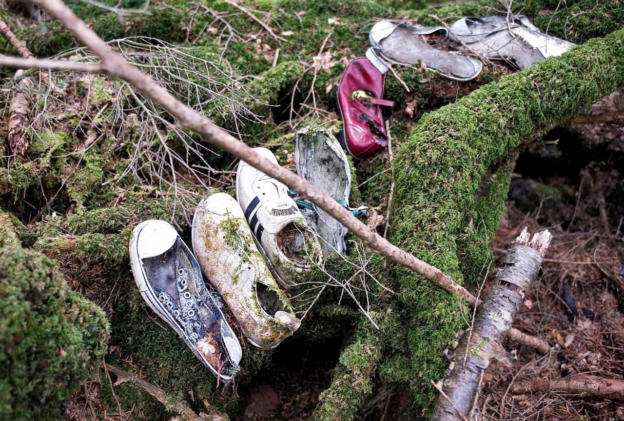 İntihar ormanı Japonya, Japonya Aokigahara ormanı ayakkabı, kalıntı