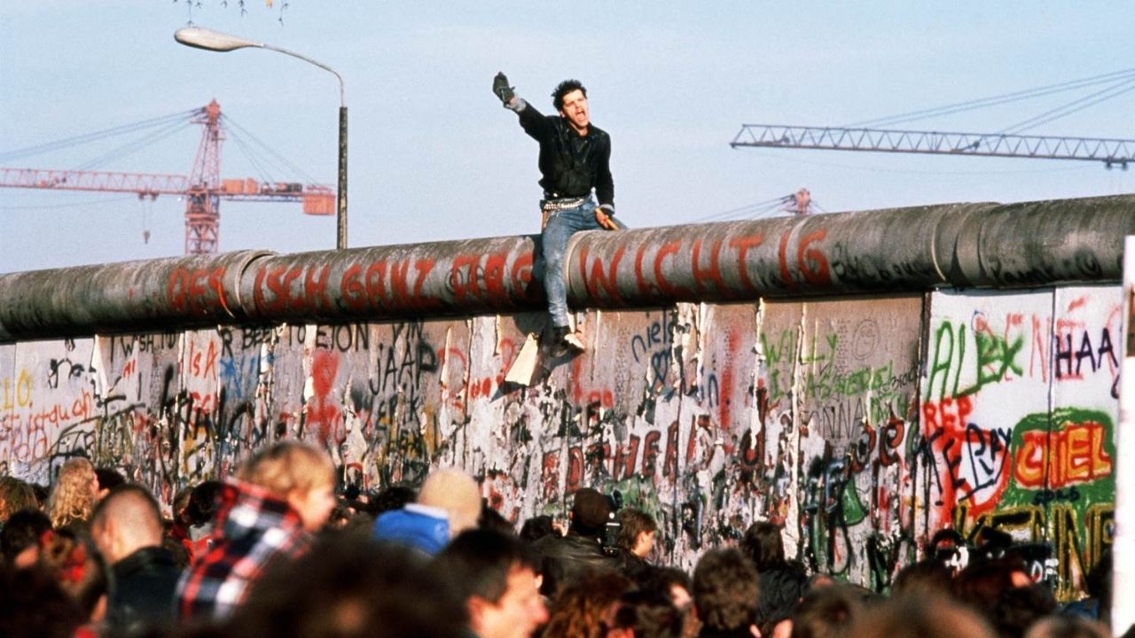 Berlin Duvarı'nın Yıkılışı