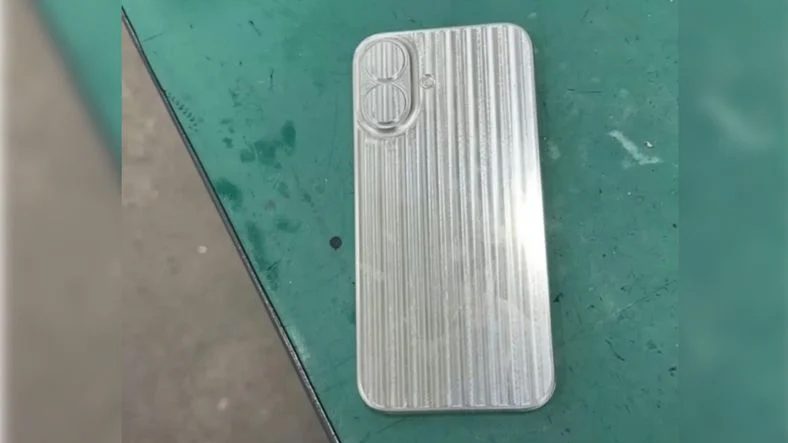iPhone 16 mold