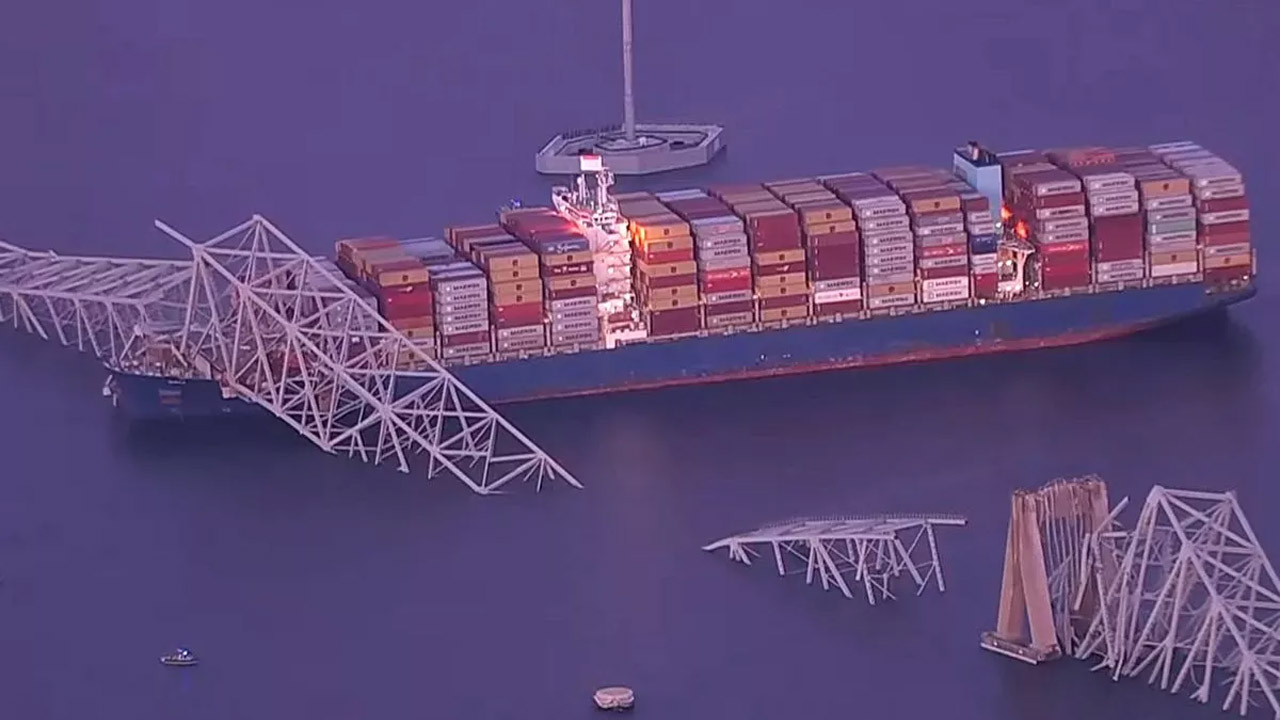 ABD’de Koca Köprüyü Çökerten Geminin, Daha Önce de Kazaya Karıştığı Ortaya Çıktı [Video]