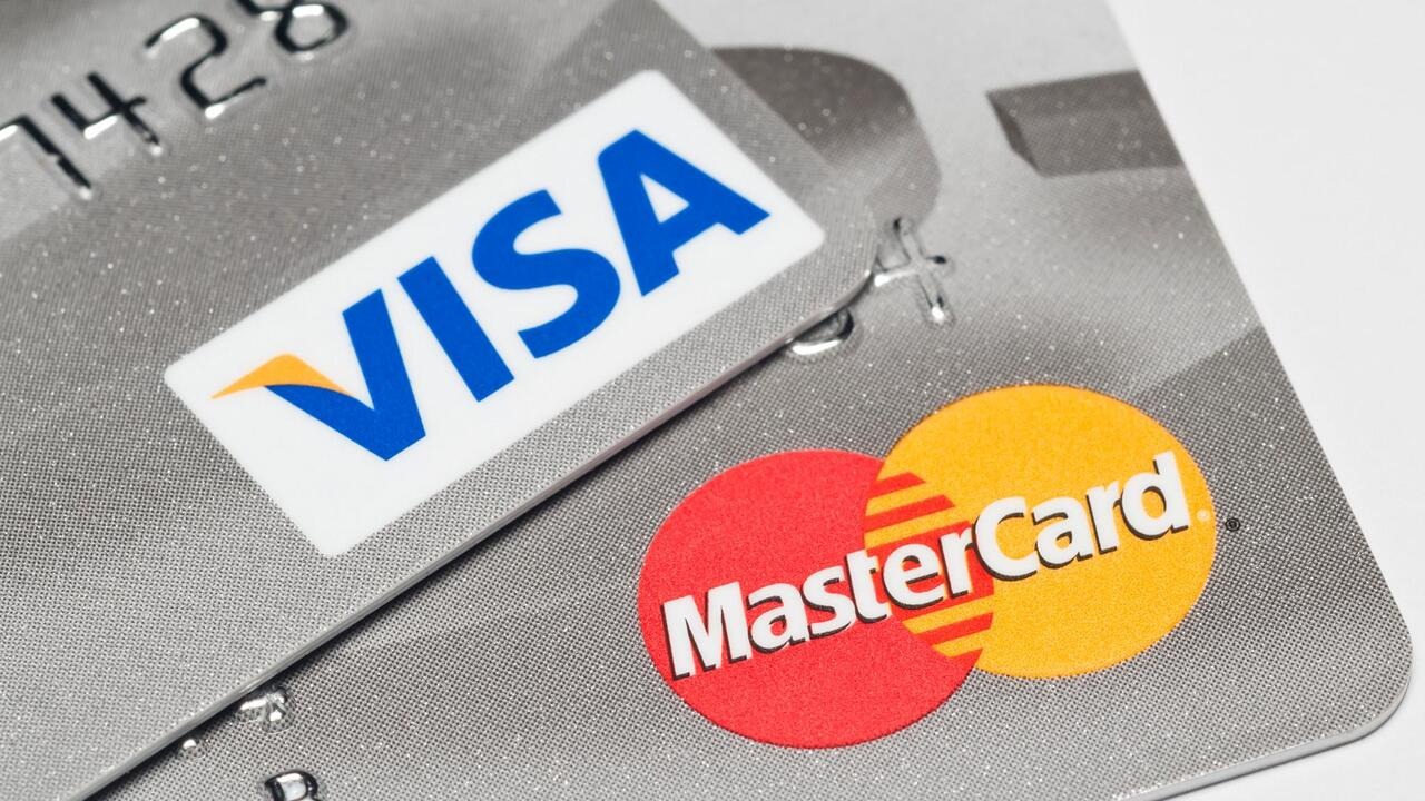 Biz Bankalara Bankalar Onlara Çalışıyor: Neden Visa ya da Mastercard Olmadan Kredi Kartı Çıkartılamıyor?