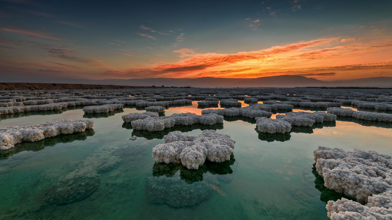 Is the dead sea salty?