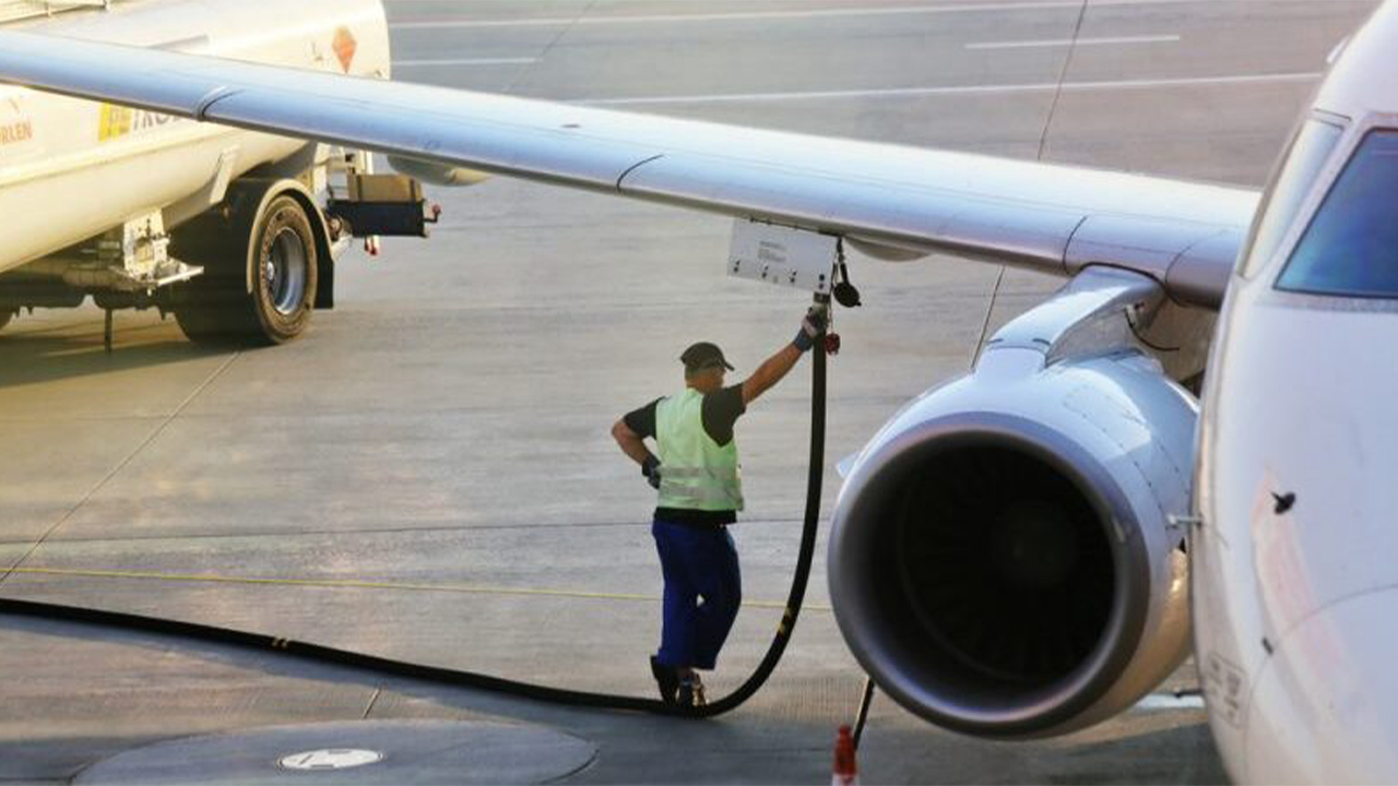 airplane fuel filling