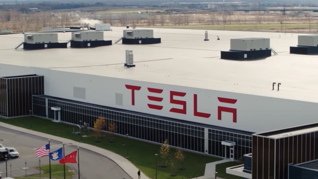 Satışları Düşen Tesla’nın 14 Bin Kişiyi İşten Çıkaracağı İddia Edildi