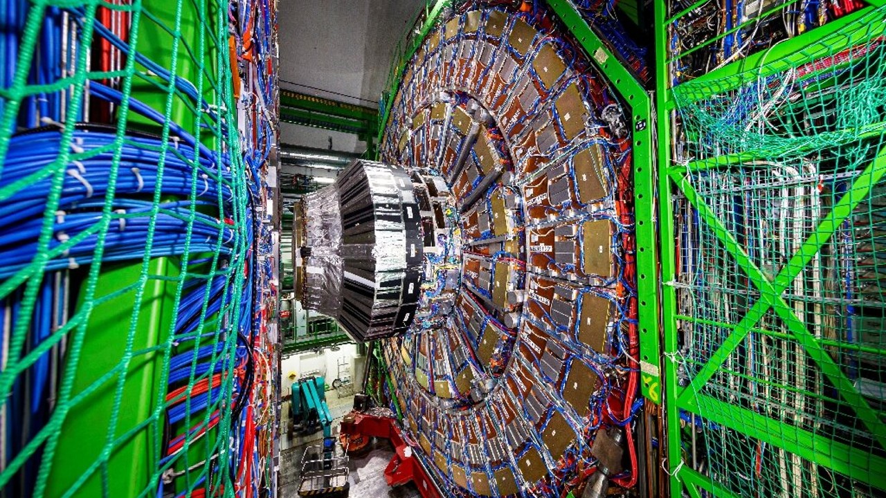 Güneş’in Çekirdeğinin Sıcaklığı 15 Milyon Dereceyse CERN’de 5,5 Trilyon Derece Sıcaklığı Nasıl Elde Ettiler?