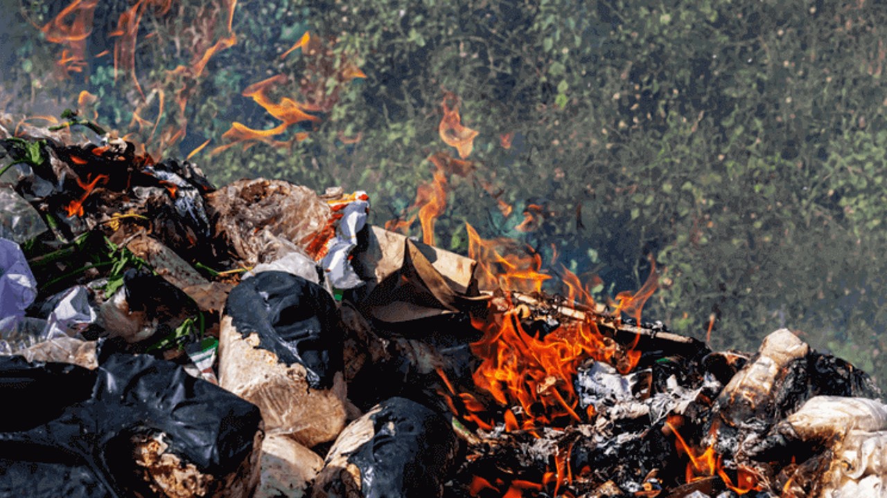 Dünya Üzerindeki Tüm Çöplerimizi Aktif Bir Yanardağa Atarsak Ne Olur? Sadece Yanık Kokusu Almayacağımız Kesin!