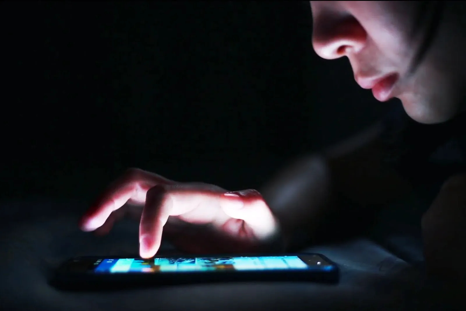 Android Telefonlara, Gece Yatakta Kullanmayı Kolaylaştıracak Bir Özellik Geliyor