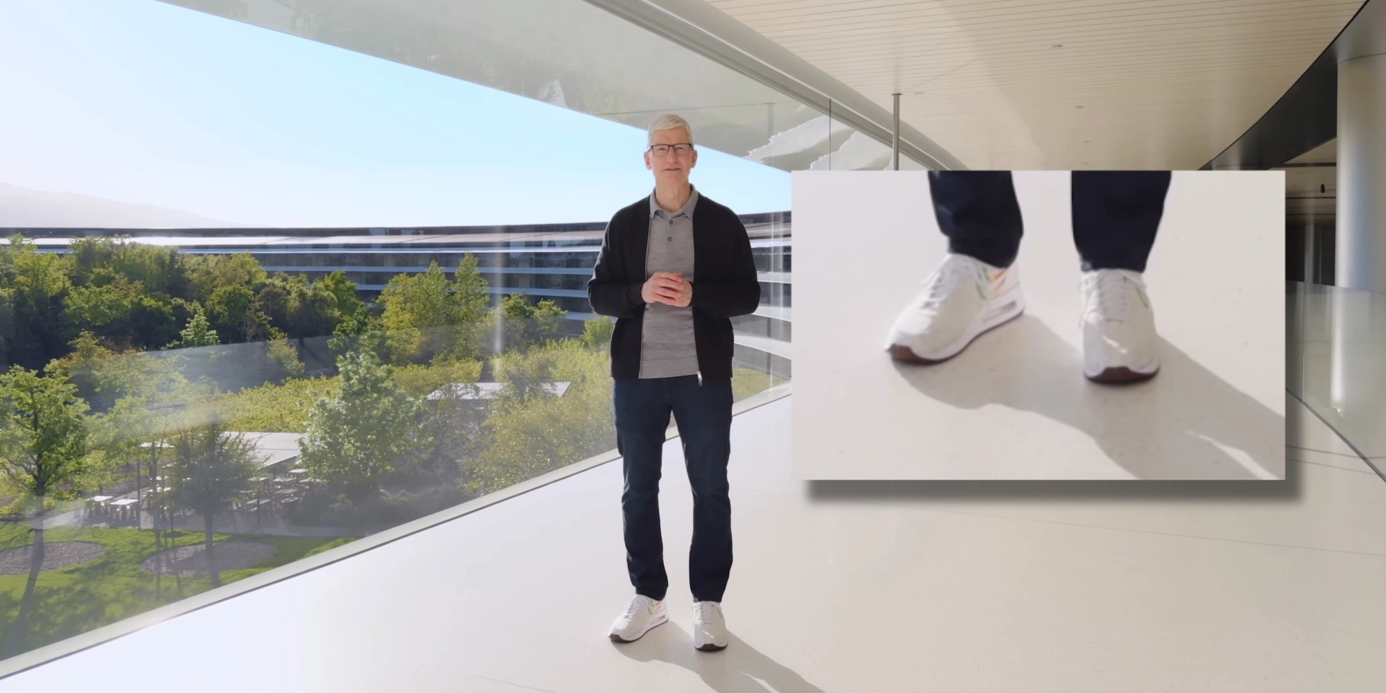 Tim Cook, iPad Lansmanında Özel Üretim Bir Nike Ayakkabı Giydi: iPad ile Tasarlanmış!