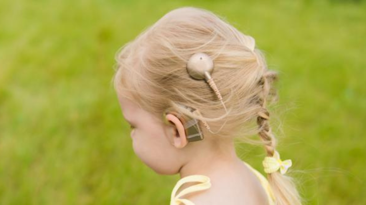 Gen Tedavisinde Yeni Bir Yöntem, Küçük Kız Çocuğunun İşitme Cihazı Olmadan Duyabilmesini Sağladı