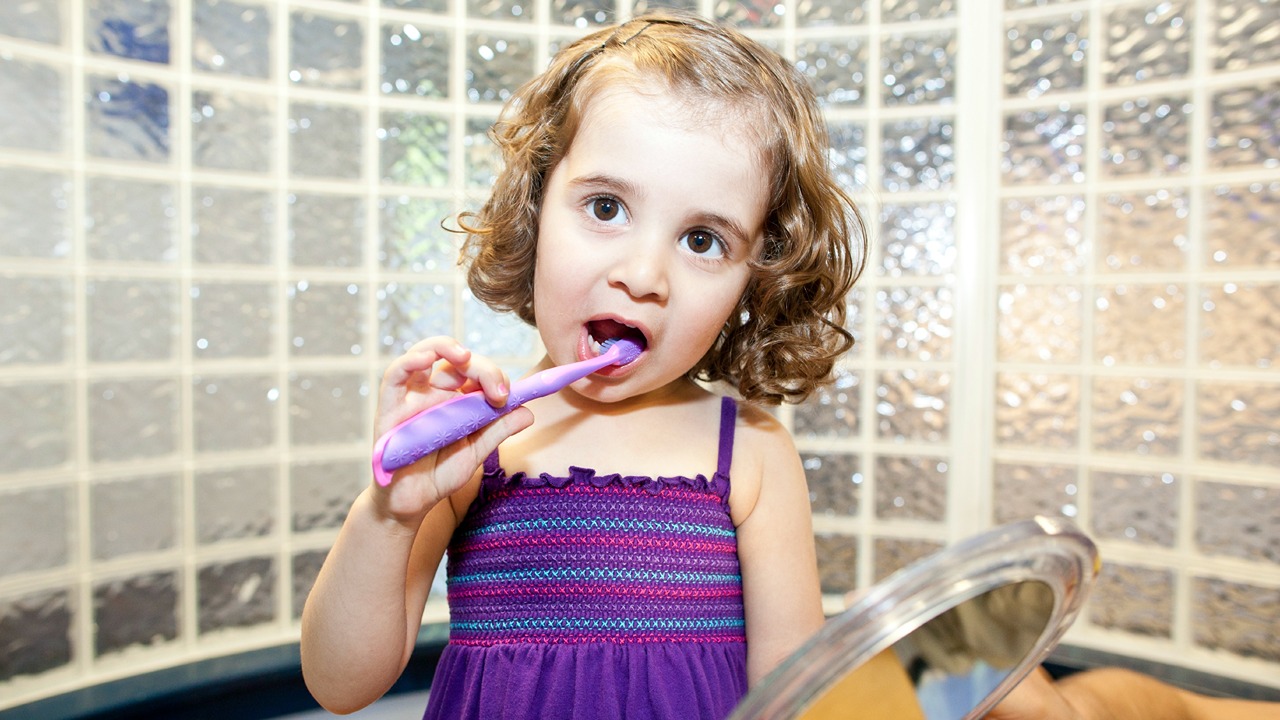 Dişlerimizi Fırçaladıktan Sonra Yediğimiz İçtiğimiz Her Şeyin Tadı Neden Çok Kötü Gelir?