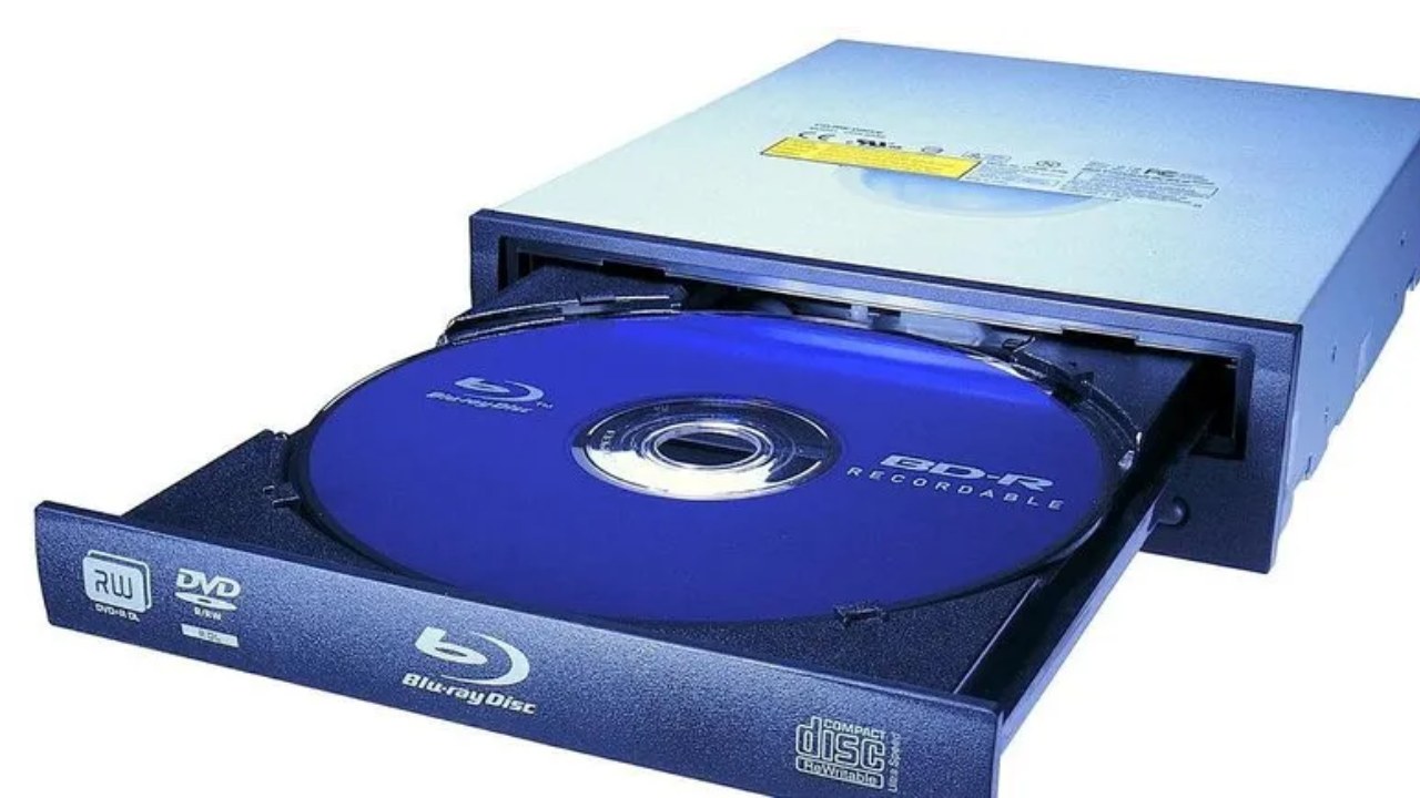 Film Disklerine Neden Blu-ray Denir? (Tek Sebebi Rengi Değil!)