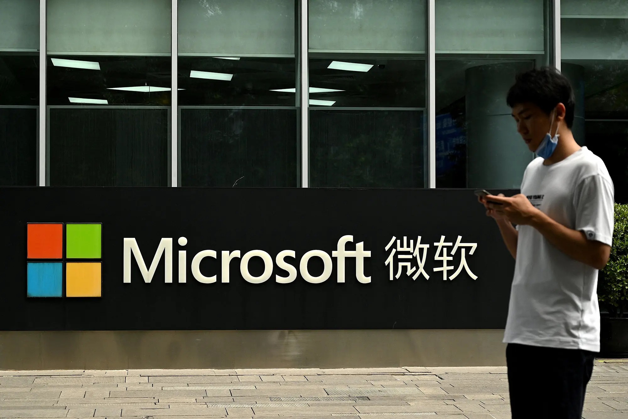 Microsoft, ABD-Çin Gerilimi Yüzünden Çin’deki Yüzlerce Çalışanından Ülkeden Ayrılmasını Talep Etti