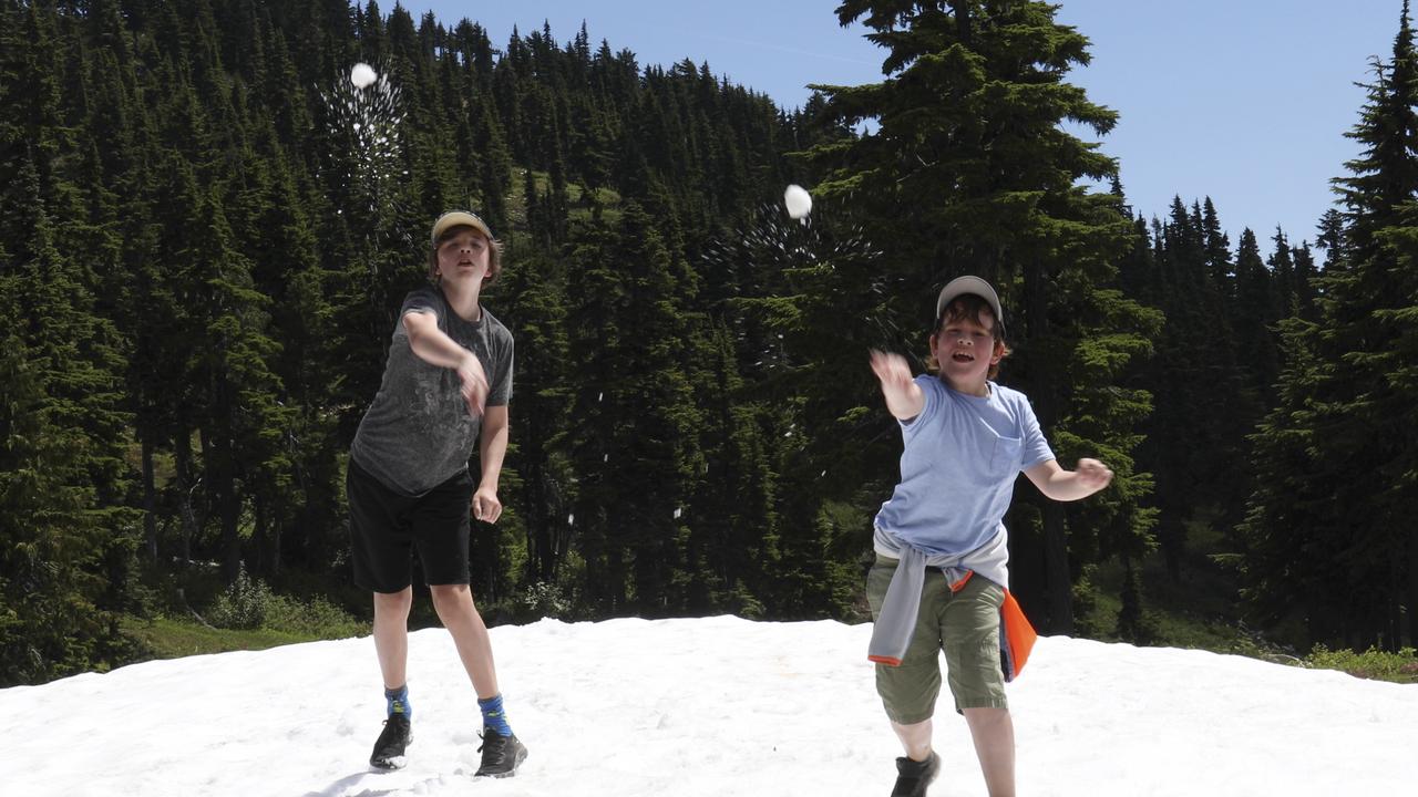 kids playing snowballs
