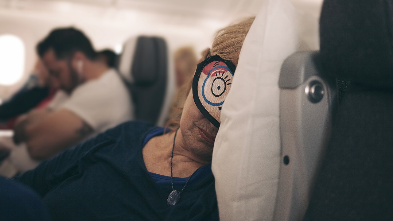 Bilime Göre Uçakta Neden Ana Kucağında Gibi Uykumuz Gelir? (Sahiden Annelerimizle Bir İlgisi Var!)